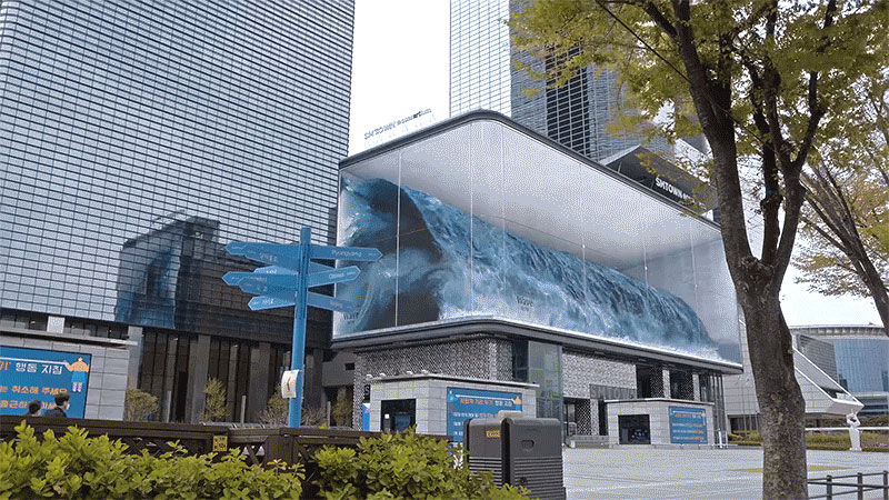 Штормовой прибой бушует на улицах Сеула. Огромный бассейн над улицей - крупнейшая анаморфная иллюзия.