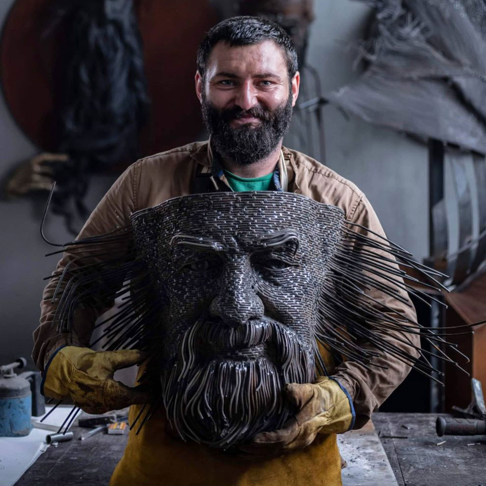 Румынский художник Darius Hulea. Cкульптура из проволоки